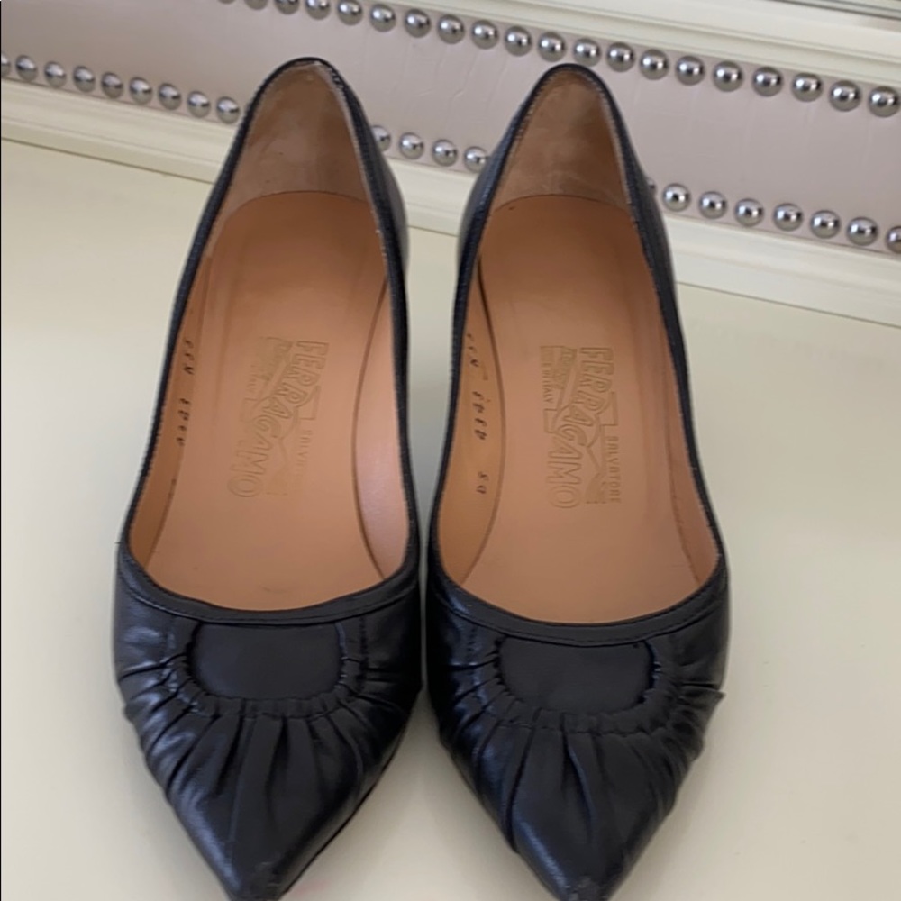 FERRAGMO low heels